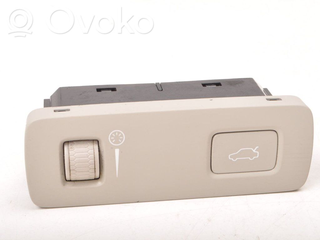 Tailgate/boot open switch button   31481439