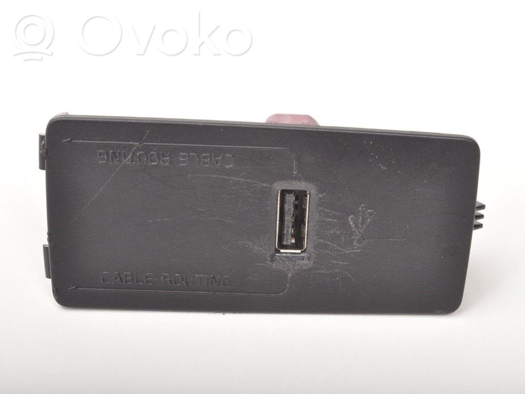 Volvo XC60 USB socket connector 