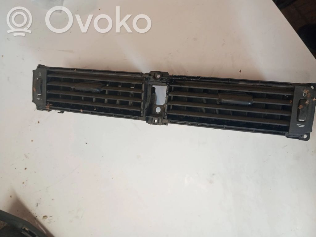 Volvo XC70 Centrālais gaisa ventilācijas režģis 