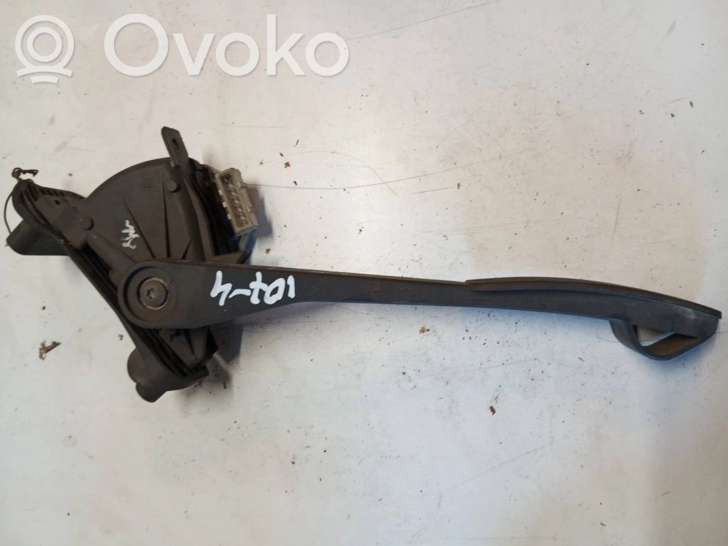 Volvo V70 Akceleratoriaus pedalas 