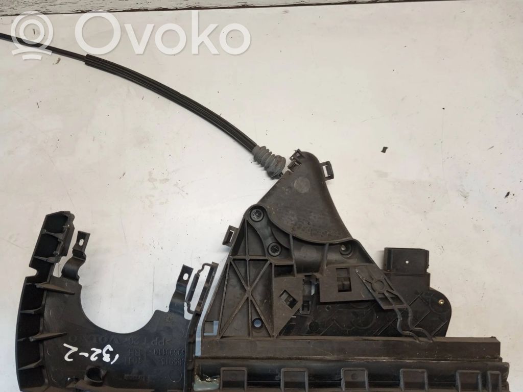 Volvo V50 Priekšpusē slēdzene 