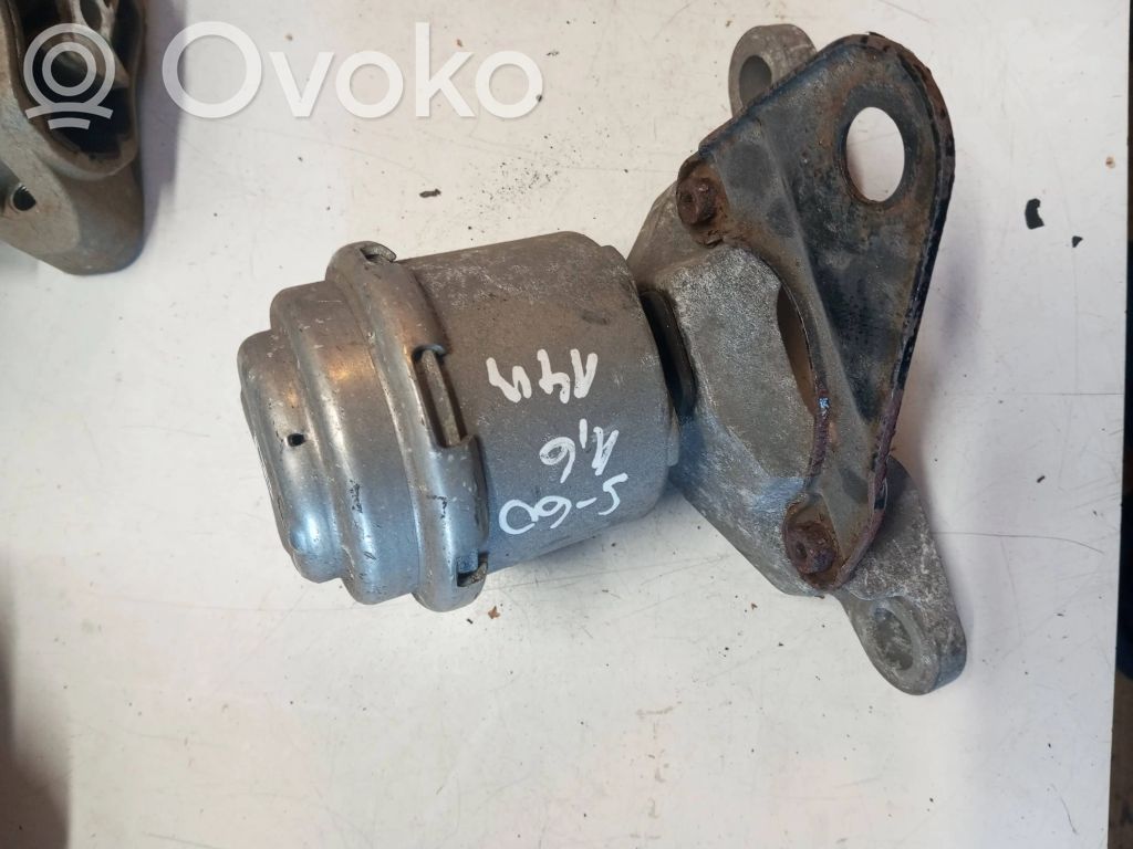 Volvo S60 Engine mount bracket 