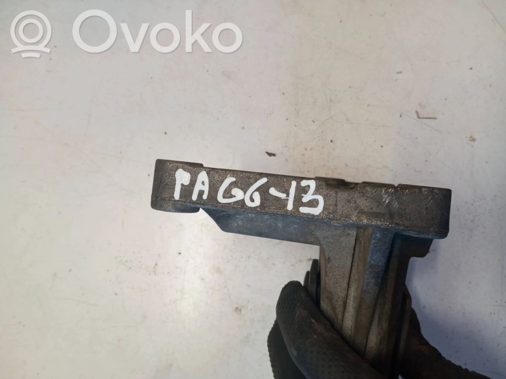 Volvo S80 Engine mounting bracket 