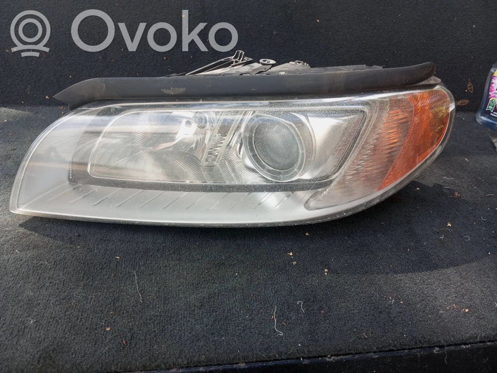 Volvo V70 Lampa przednia 