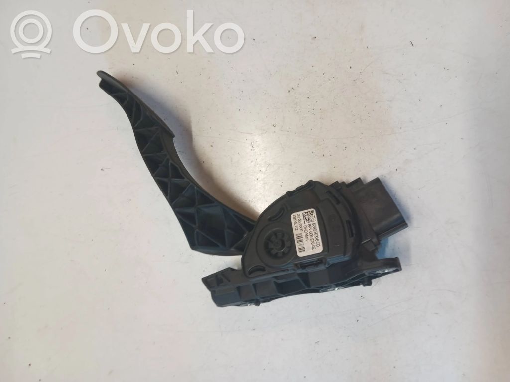 Volvo V70 Pedał gazu / przyspieszenia 