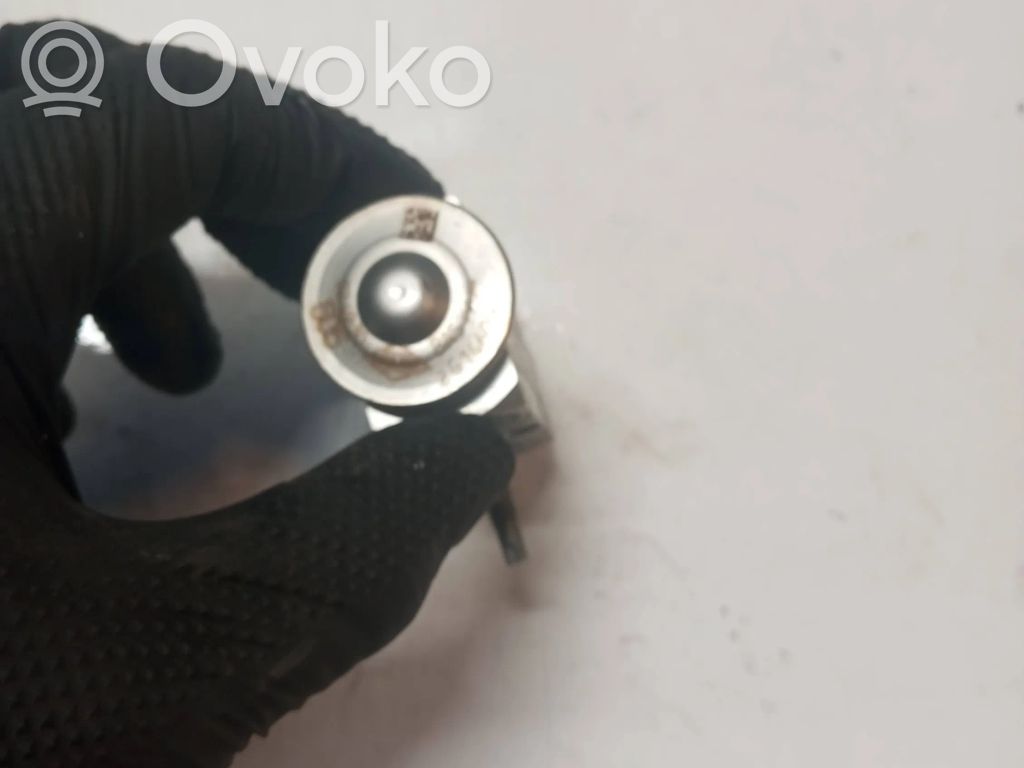 Volvo V40 Air conditioning (A/C) expansion valve 