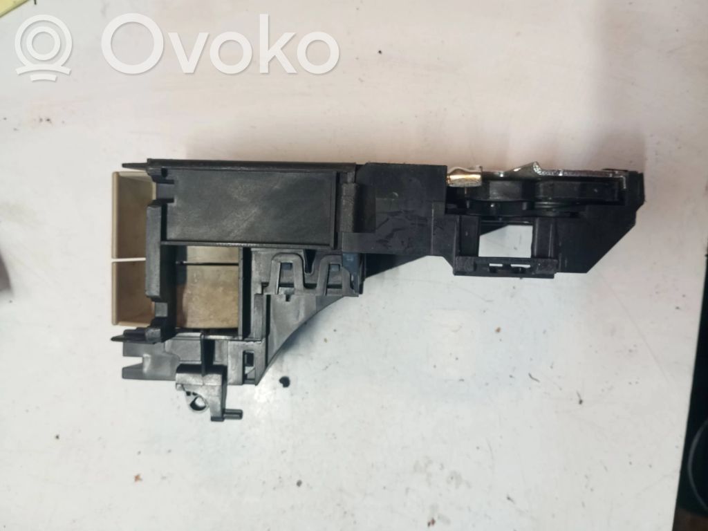 Volvo S80 Sedynės nugaros atramos spyna 