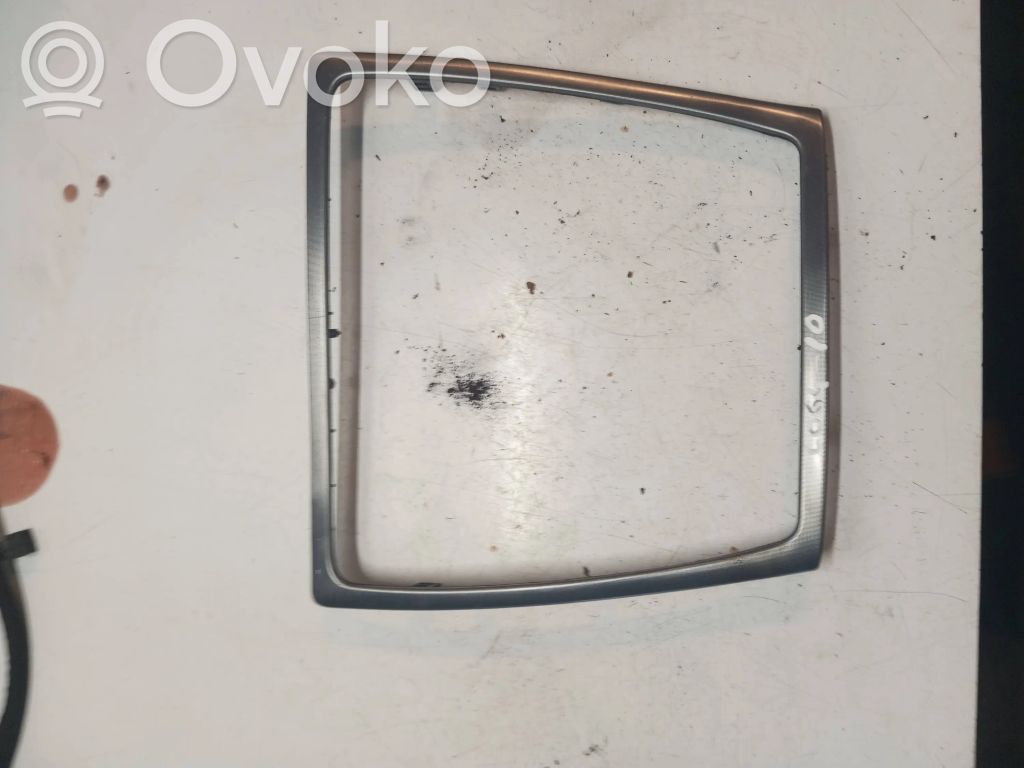 Volvo S60 Moldura de la unidad delantera de radio/GPS 