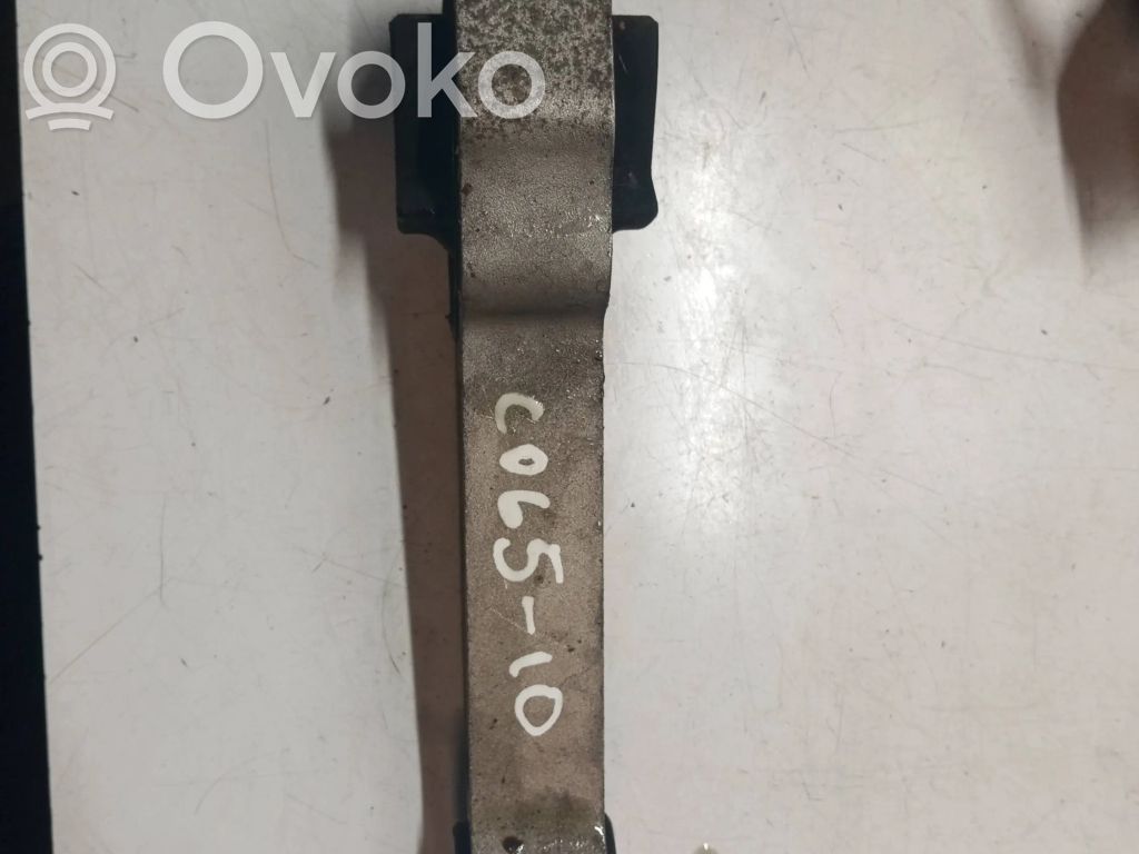 Volvo S60 Engine mount bracket 