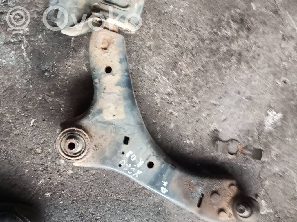 Volvo XC70 Front lower control arm/wishbone 
