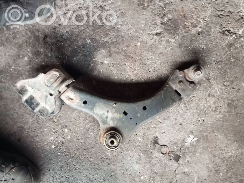 Volvo XC70 Front lower control arm/wishbone 