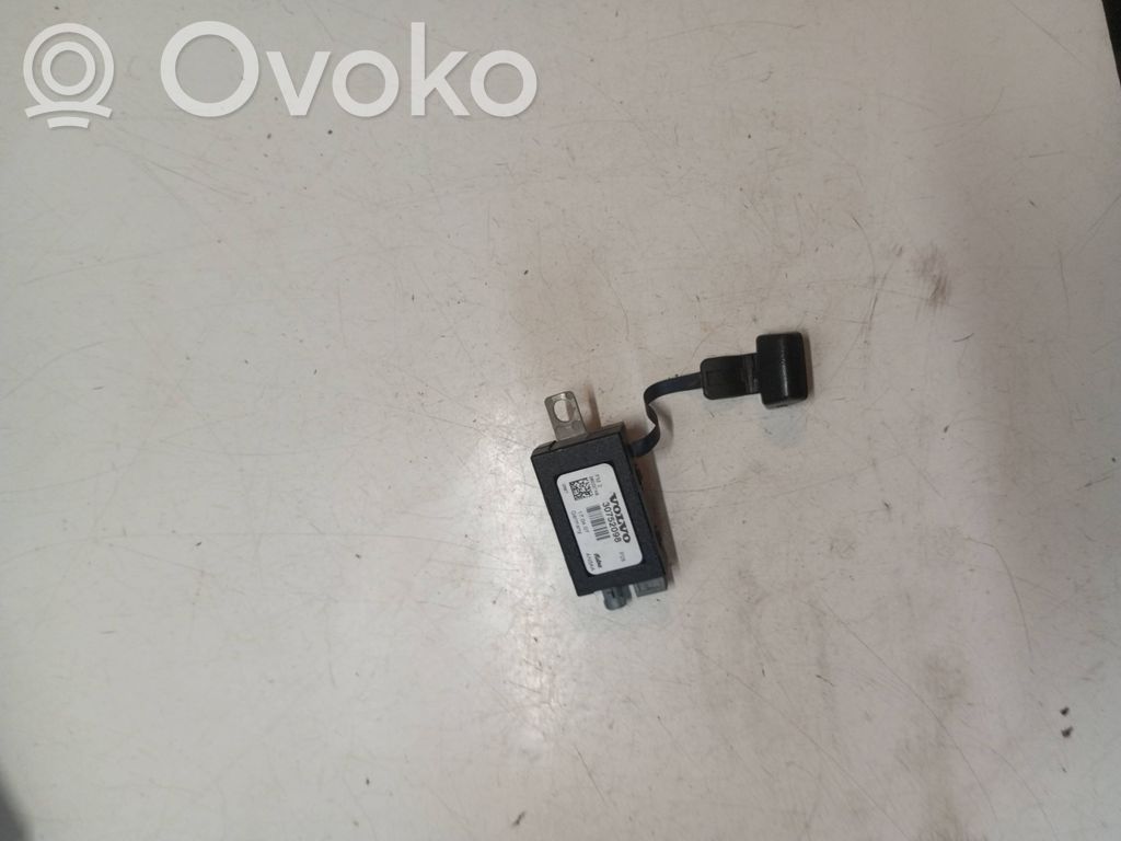Volvo XC90 Antenos stiprintuvas 