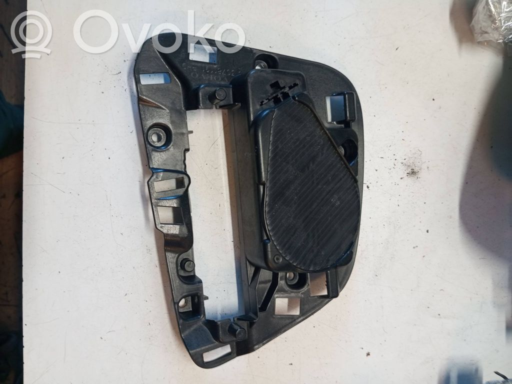 Volvo XC60 Dash center speaker frame 