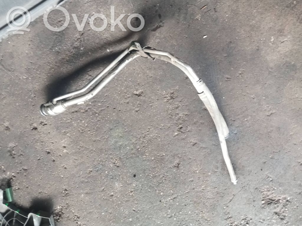 Volvo V40 Rura wlewu paliwa 