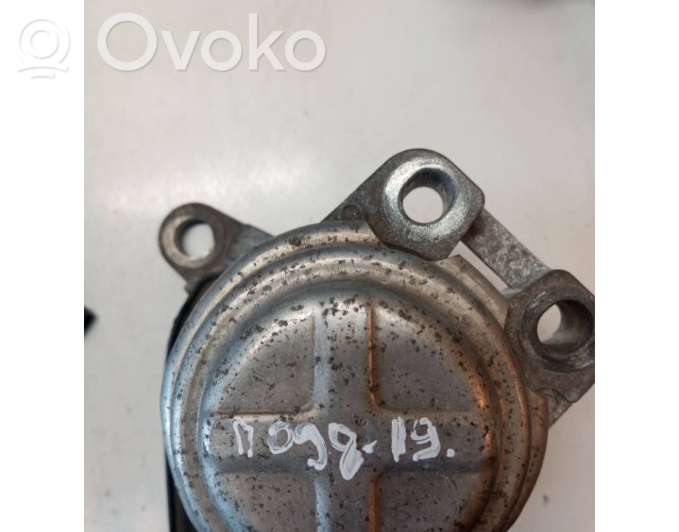 Volvo S60 Engine mount bracket 