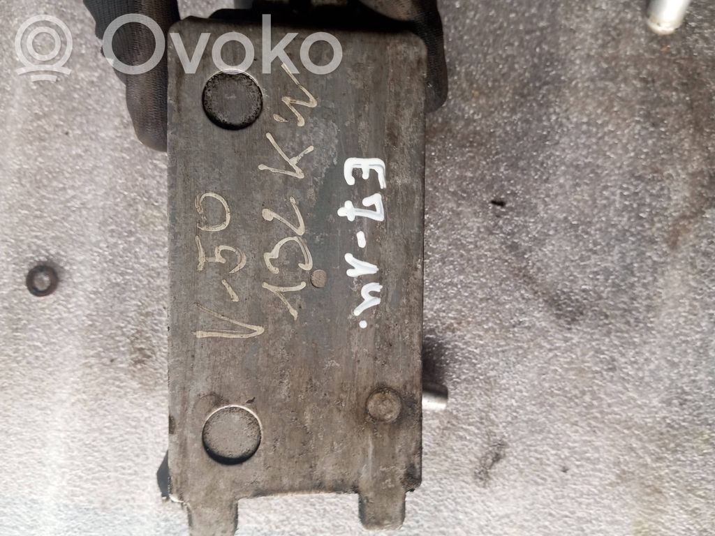 Volvo V50 Oil filter mounting bracket 