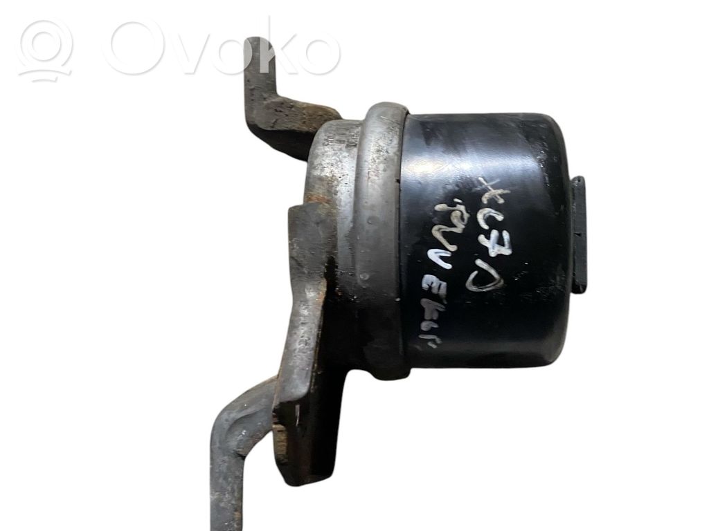 Engine mount bracket