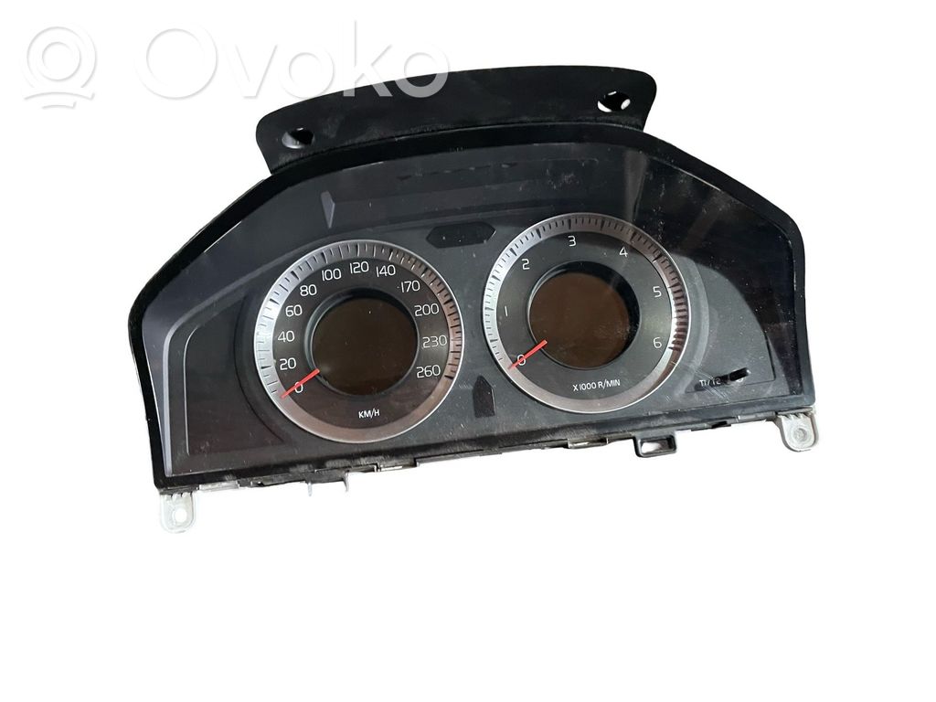 Volvo XC70 Speedometer (instrument cluster) 