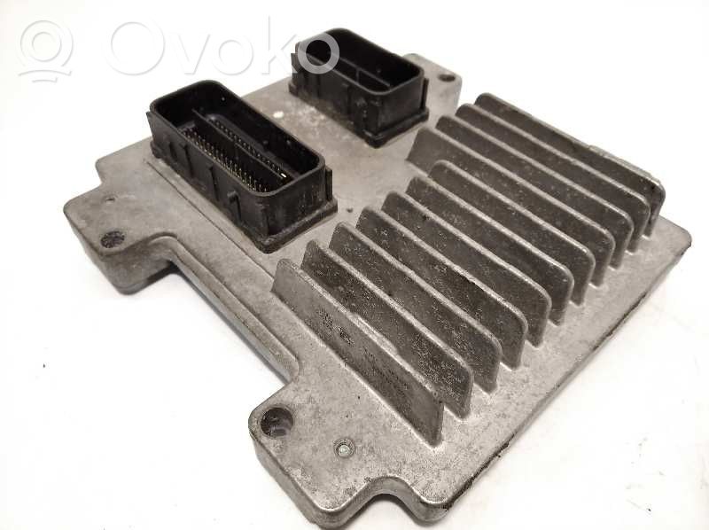 Unidad de control/módulo del motor   12679197