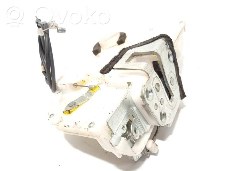 Suzuki Swift II Front door lock 