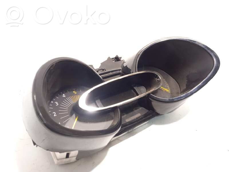 Renault Clio IV Speedometer (instrument cluster) 