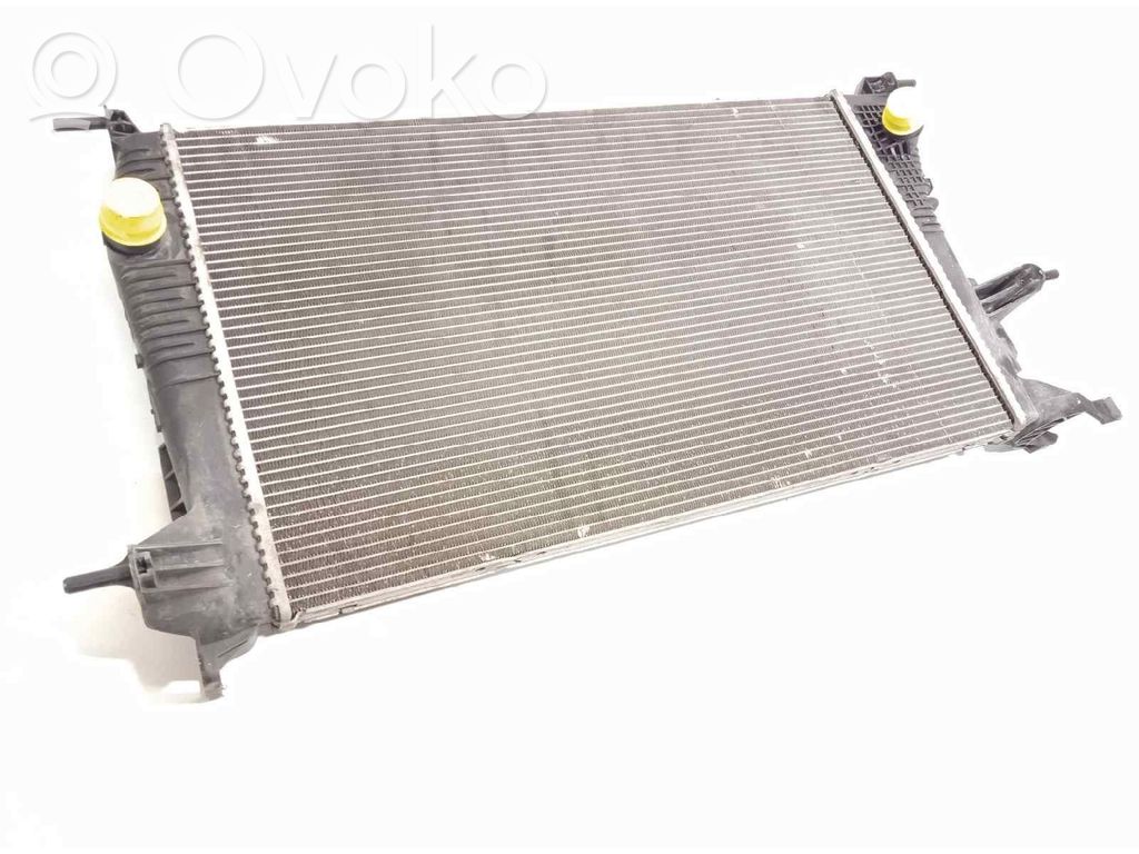 Renault Megane III Radiator lichid răcire 
