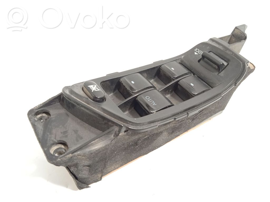 Electric window control switch   83071AG021