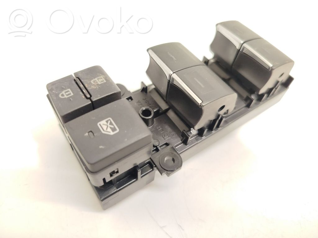 Interruptor del elevalunas eléctrico   8404002160