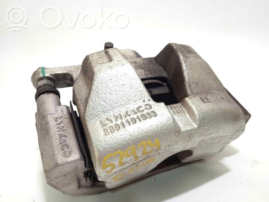 Lynk & co 01 Etujarrusatula 