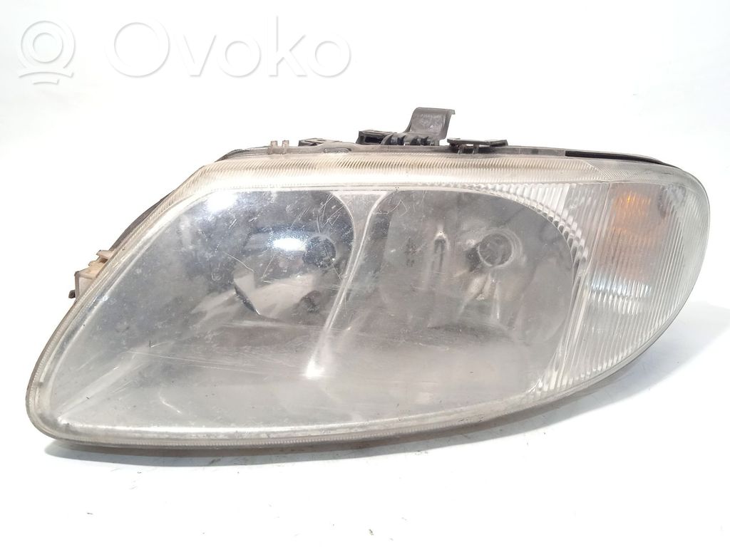 Chrysler Voyager Lampa przednia 