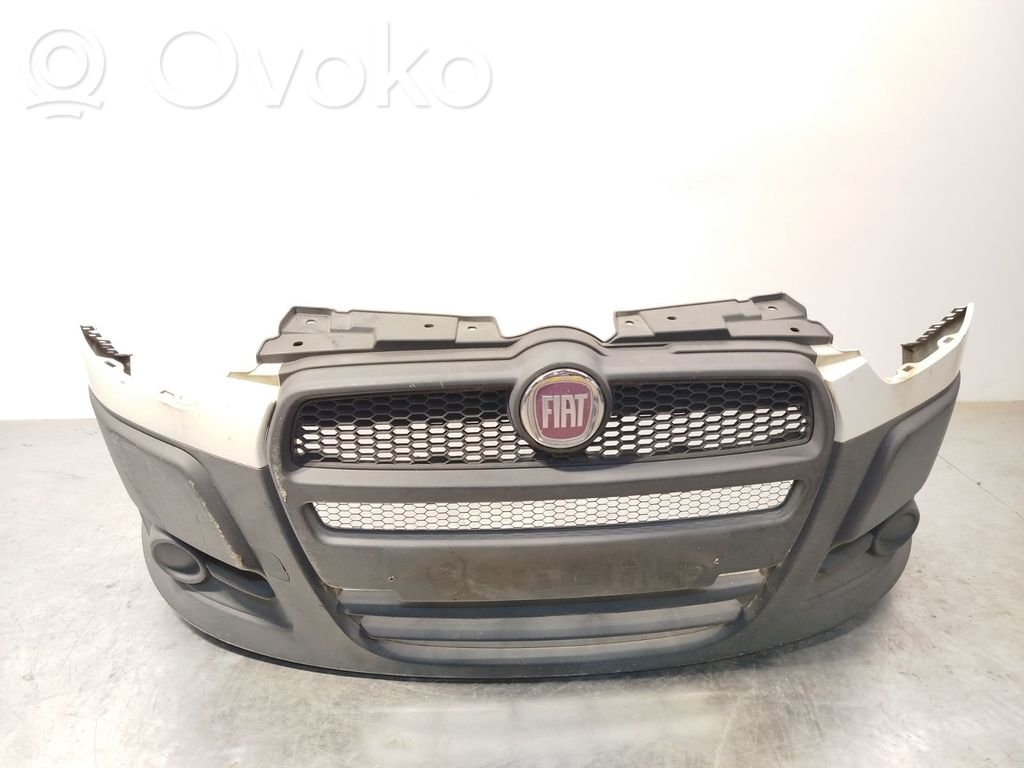 Fiat Doblo Parachoques delantero 