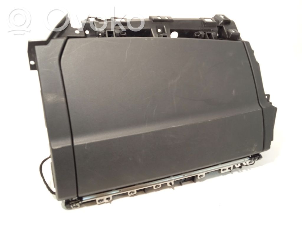 Lynk & co 01 Handschuhfach 