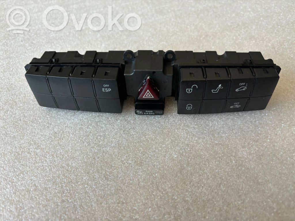 Mercedes-Benz C W203 Botón interruptor de luz de peligro 