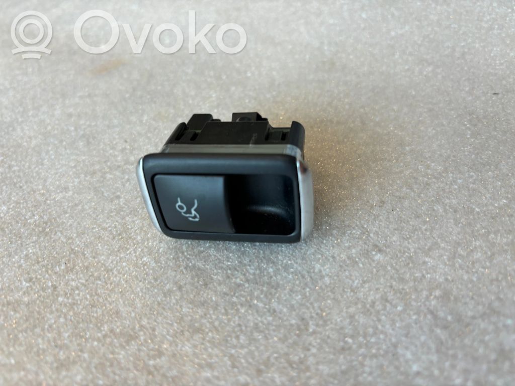Mercedes-Benz E W212 Tailgate opening switch 