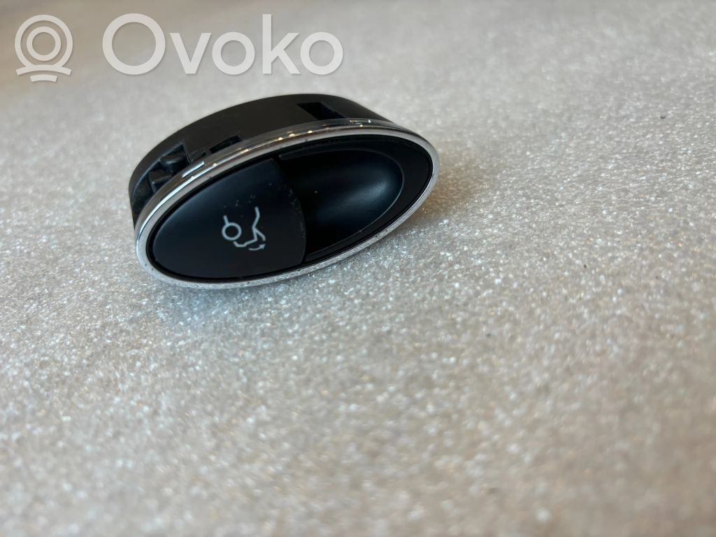 Mercedes-Benz E W211 Tailgate opening switch 