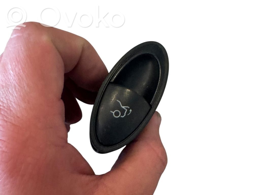 Mercedes-Benz E W211 Tailgate opening switch 