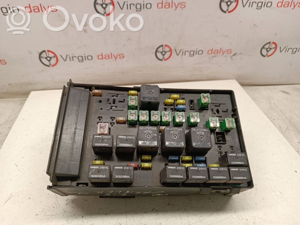Fuse box set   04727458AC