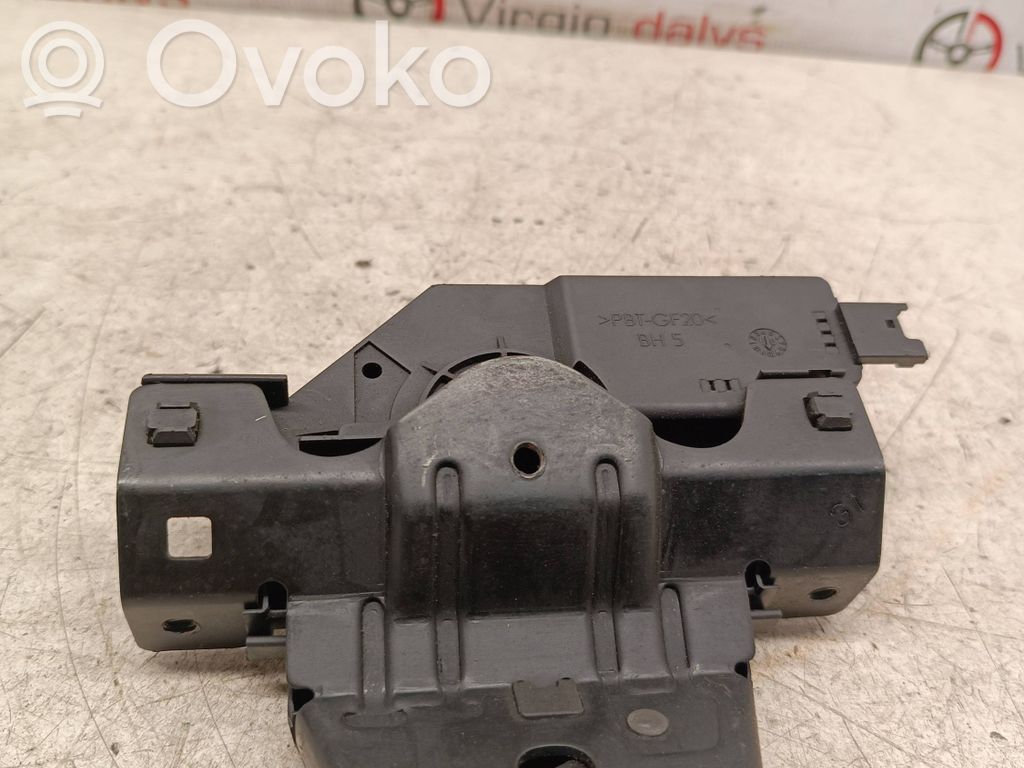 Aizmugurējā pārsega slēdzene   7840617