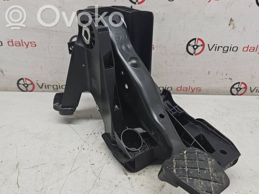 Volkswagen Tiguan Brake pedal 