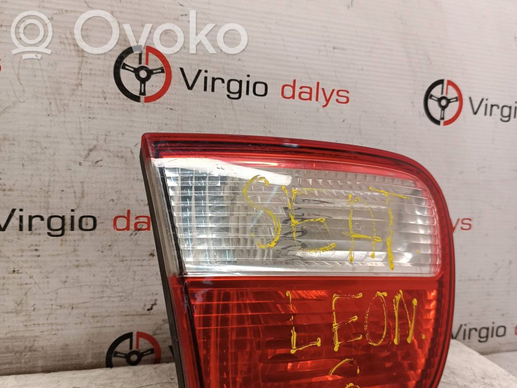 Seat Leon (1P) Aizmugurējais lukturis virsbūvē 