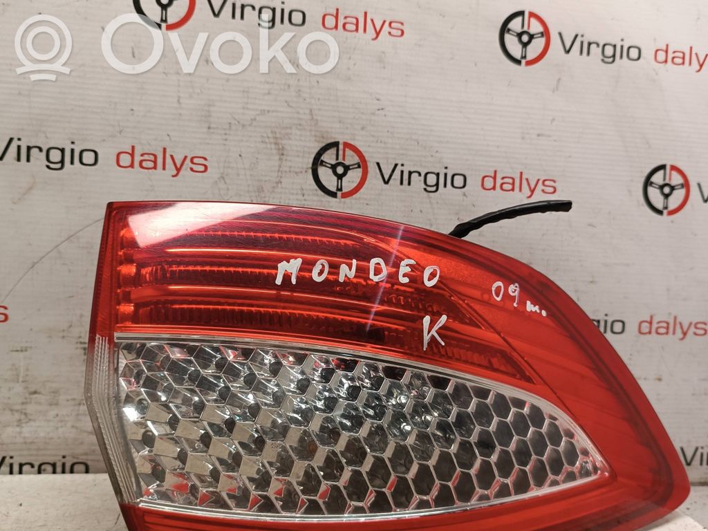 Ford Mondeo MK IV Galinis žibintas kėbule 