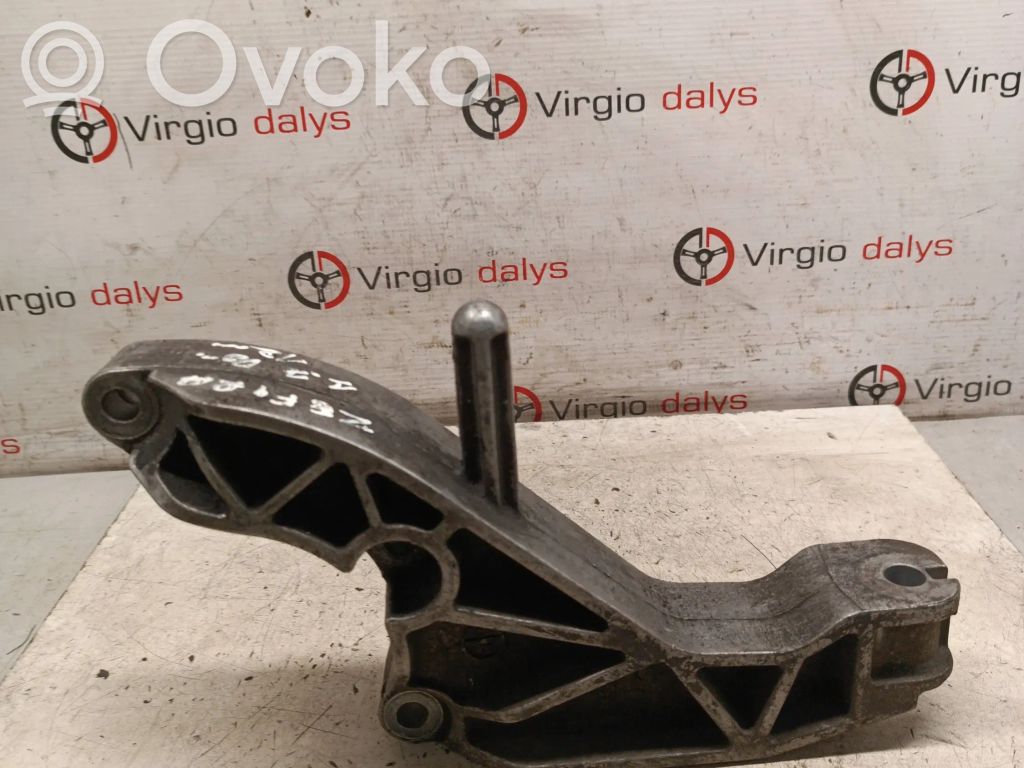 Opel Zafira B Engine mounting bracket 