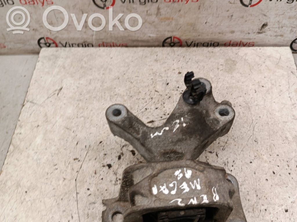 Renault Megane III Engine mount bracket 