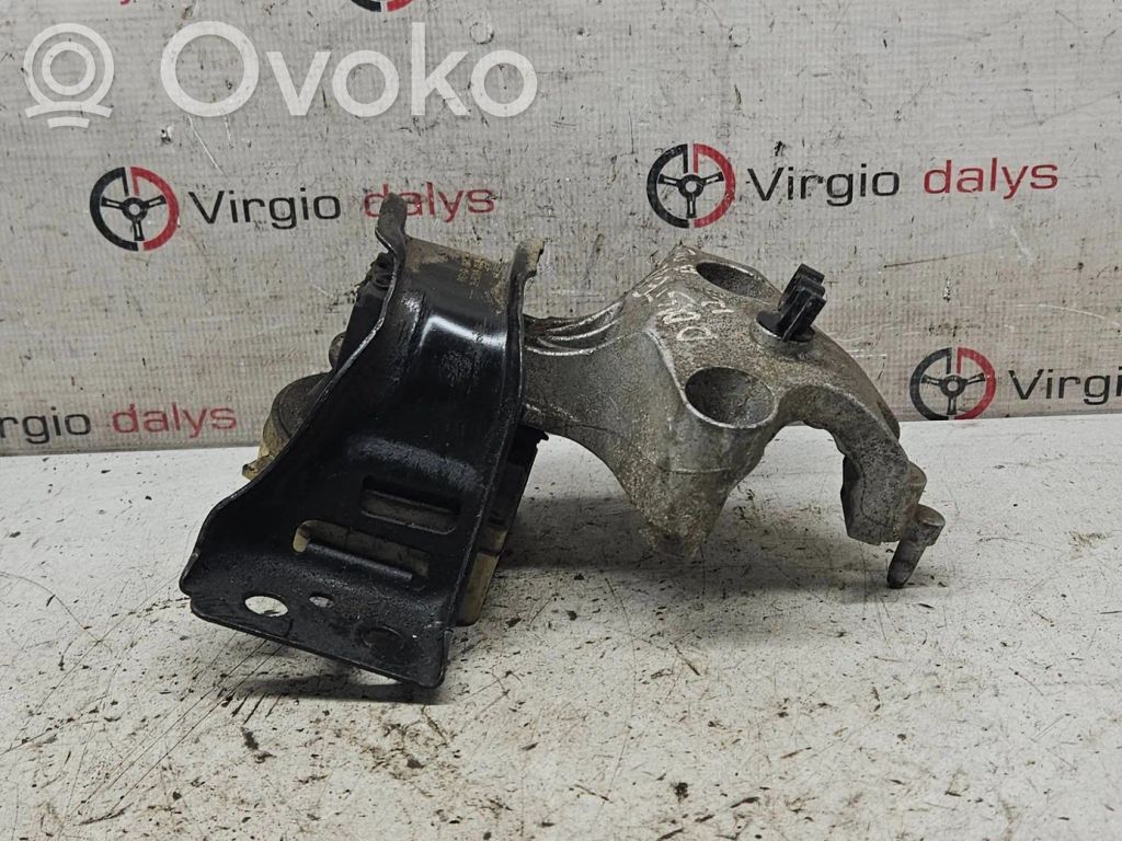 Dacia Duster Engine mount bracket 