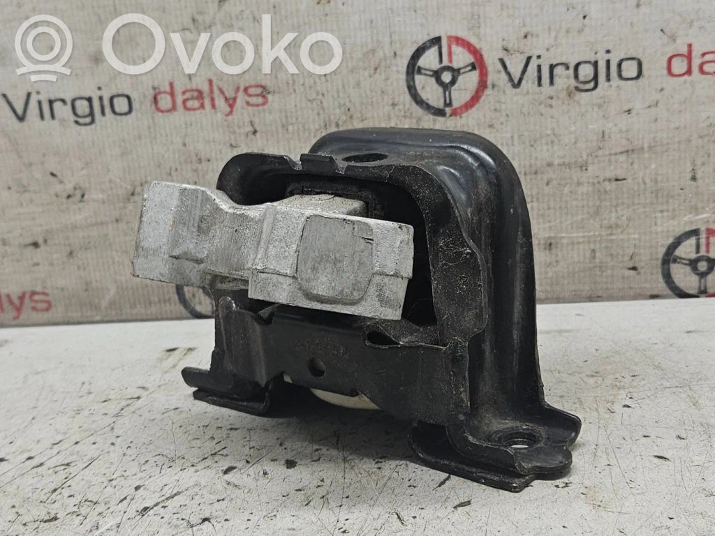 Citroen C3 Picasso Engine mount bracket 