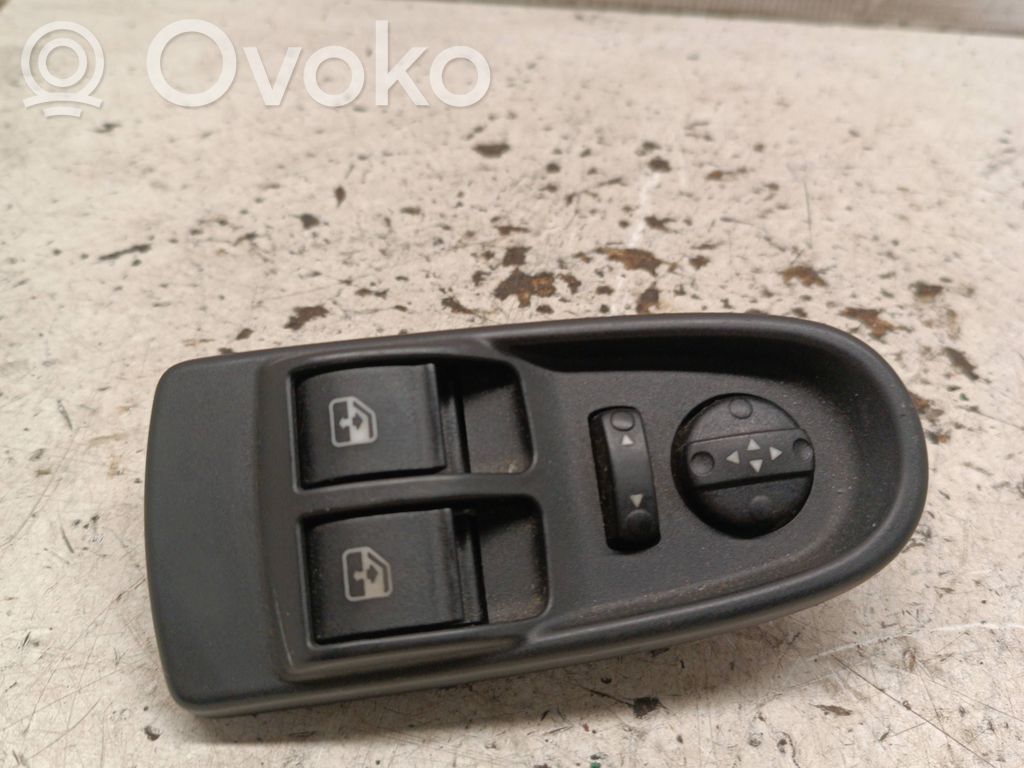 Iveco Daily 5th gen Electric window control switch 