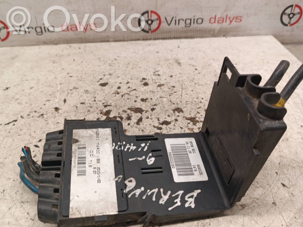 Citroen Berlingo Pliusinių laidų jungimo mazgas 