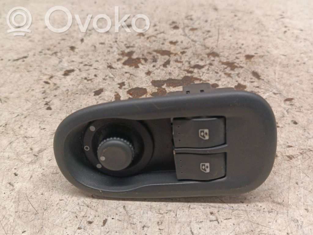 Electric window control switch   8200637849