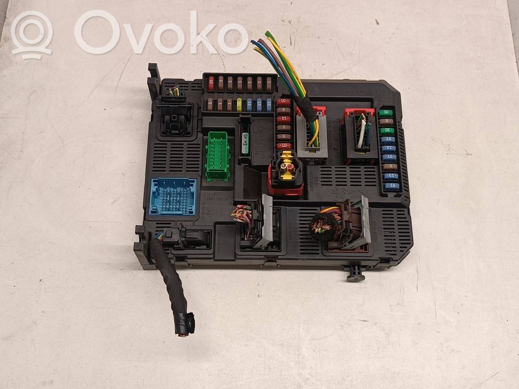 Peugeot 308 Fuse module 