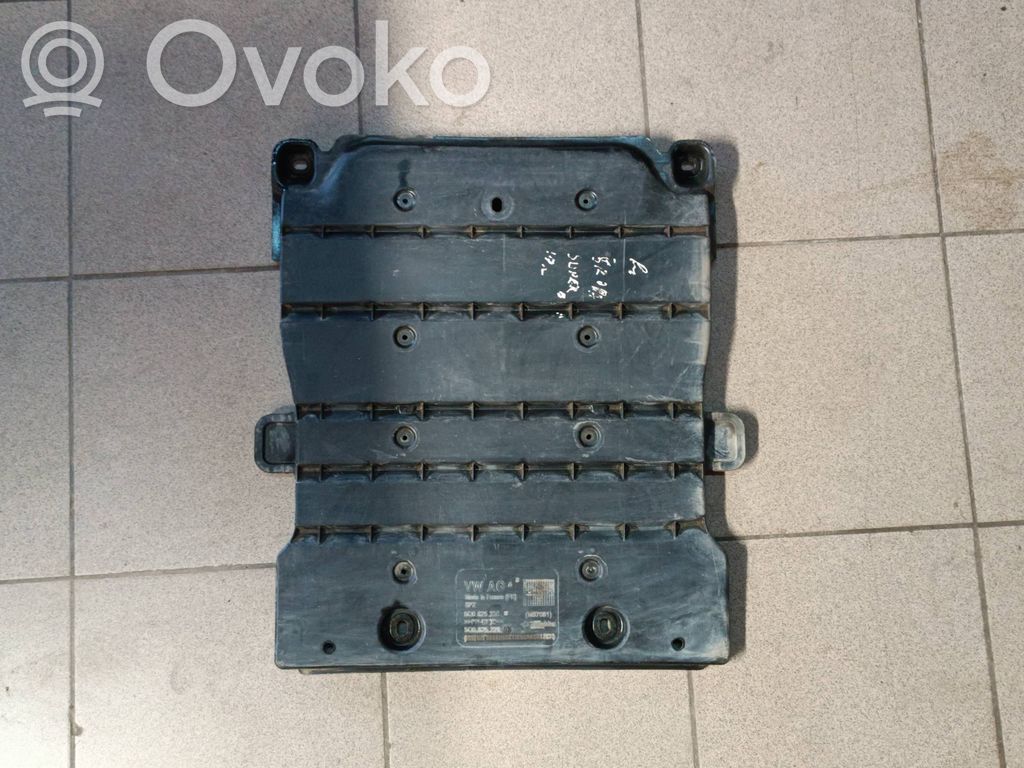 Osłona dolna silnika   5Q0825230,5Q0825229C,4M07081L,M07081